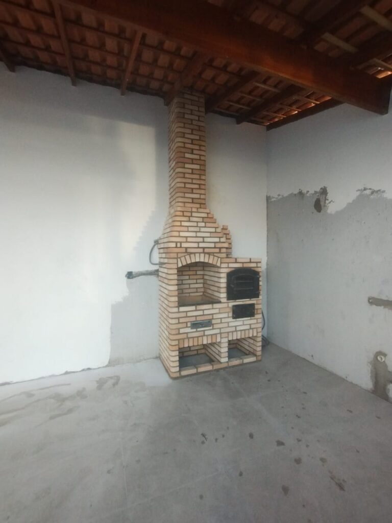 Churrasqueira 2 em 1 com forno a lenha em Itanhaém, litoral de São Paulo