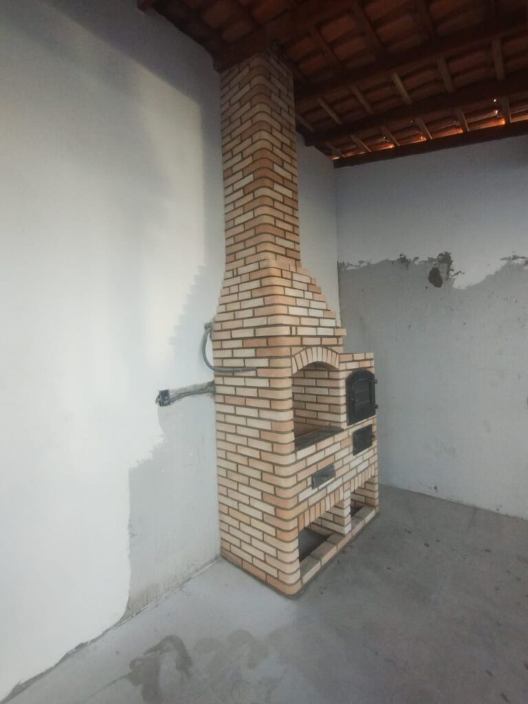 Churrasqueira 2 em 1 com forno a lenha em Itanhaém litoral de São Paulo