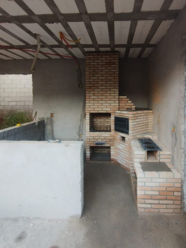 Churrasqueira 3 em 1 em caixa com forno e fogão a lenha em Valinhos São Paulo